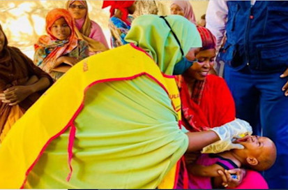 Talaalka dabeesha caruurta ka yare shanta sano ee Muqdis Mogadishu. Photo: WHO