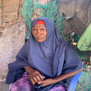 Hadiyo Mohamed seated in-front of her make-shift shelter in Gardoush settlement along the coastal area of Bari Region Somalia. Photo: Ayub Ahmed/UNOCHA
