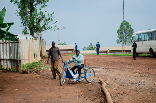 MUYINGA, BUJUMBURA Un réfugié avec un handicap rencontré sur le site des réfugiés  congolais de Kinama en province Muyinga. Photo: ©OCHA/L. Wolfe