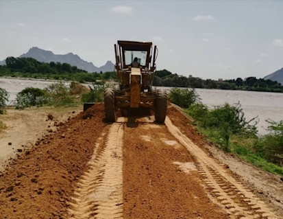 River-protecting embankments under construction in Kassala State. UNDP Sudan/Lancelot Ayo Lake