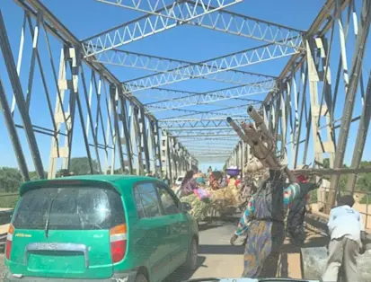 حركة المرور على جسر النسيم بين الجنينة والمطار ، تصوير: الامم المتحدة فبراير 2021