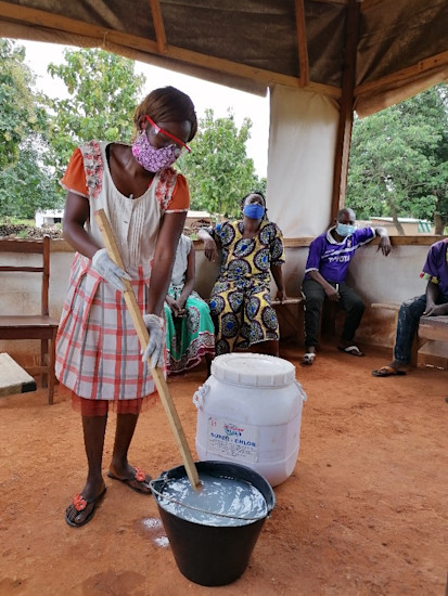 Health workers from the Bogoula Health Centre take part in the practical session on disinfection and the preparation and use of a chlorine solution.  © Gloria Demarchi/Concern Worldwide, Ombella M’poko, CAR, 2020.