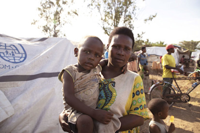 Violette Nshimirimana, veuve et mère de quatre enfants, dont la maison a été détruite par les inondations. © OIM, Triffin Ntore, mai 2020