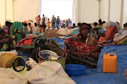 يعبر عشرات الآلاف من اللاجئين الحدود من إثيوبيا إلى السودان هربًا من النزاع في منطقة تيقراي الإثيوبية. يصل الكثير منهم إلى مركز استقبال الحمّاديت حيث يستجيب الشركاء الإنسانيون لاحتياجاتهم العاجلة. (برنامج الغذاء العالمي / ليني كينزلي ، 17 نوفمبر 2020)