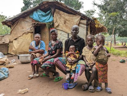 Une famille sur un site pour personnes déplacées, ©OCHA, Préfecture de la Nana-Gribizi, République centrafricaine