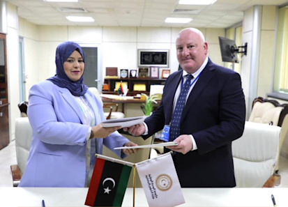 Libya's Minister of Social Affairs and the Head of OCHA Libya during the signing ceremony of the Memorandum of Understanding (Ministry of Social Affairs)