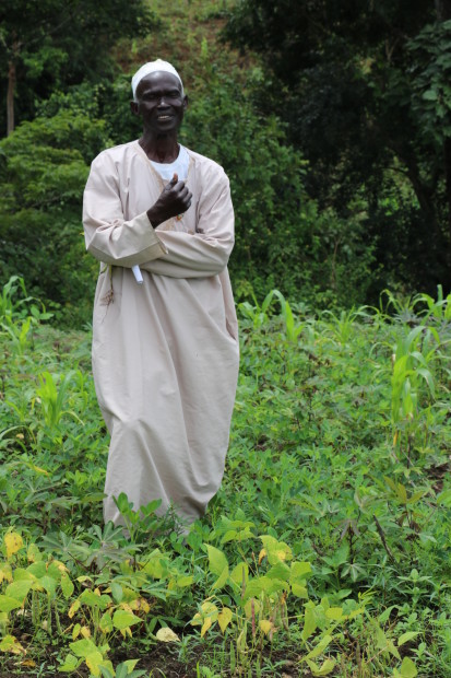 Thanks to seeds received, Moussa Tanko is able to feed his family. ©OCHA/Virginie Bero. Baboua, Nana Mambéré Prefecture, CAR, 2020.