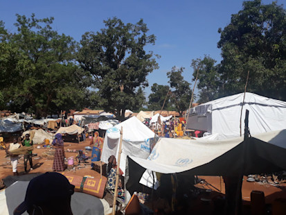 Des déplacés dans l'enceinte de la mosquée à Bambari, Préfecture de la Ouaka. ©HCR/Hyppolyte Togogo, RCA, juin 2021.