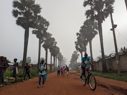 Children have return to school and adults are going about their business. ©OCHA/A. Cadonau, Kaga-Bandoro, Nana-Gribizi Prefecture, CAR, 2022. 