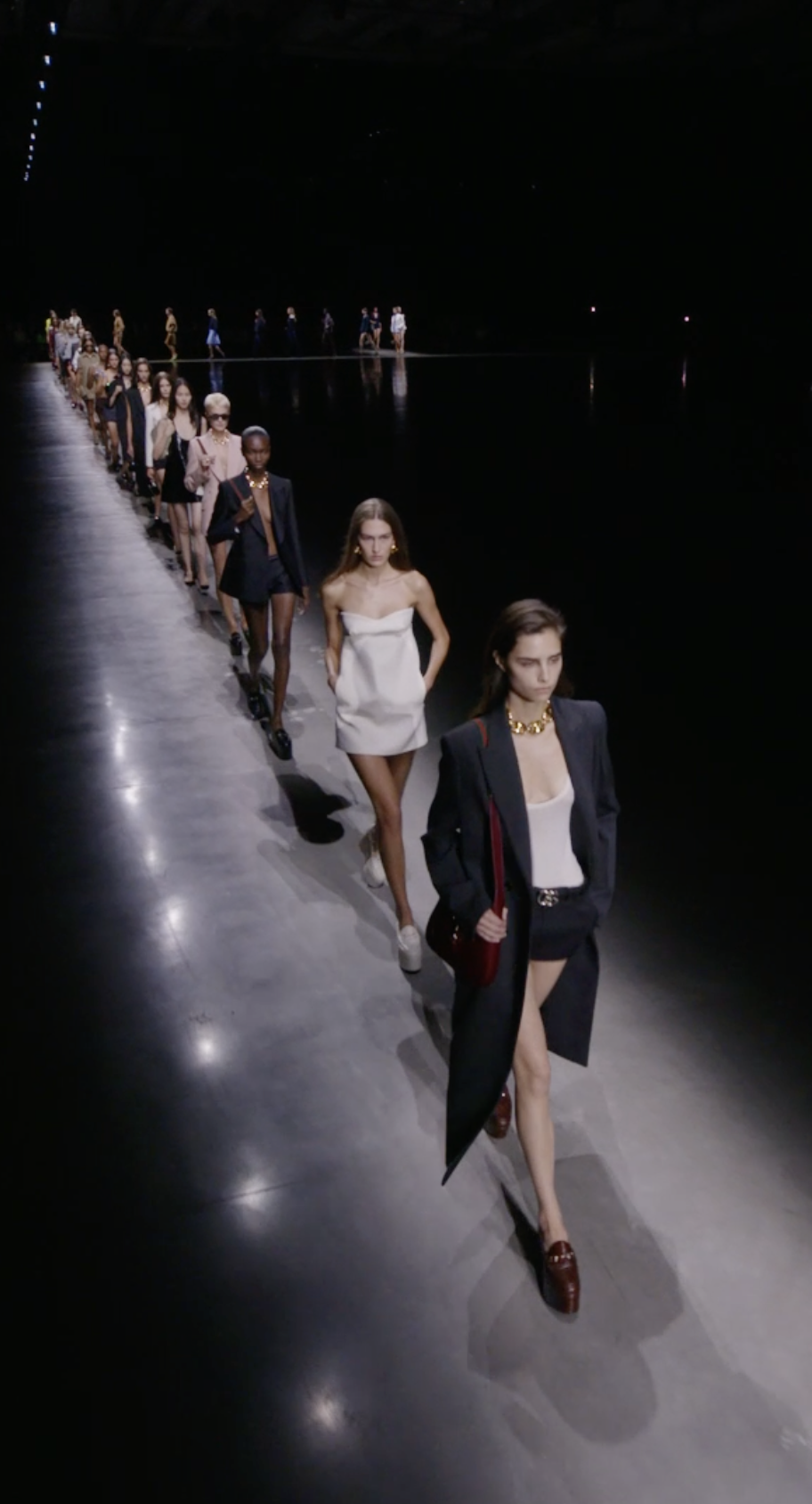 GUCCI Ancoraファッションショービデオ | 2024年春夏