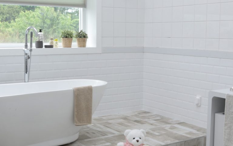 bathroom-cleaning-american-housekeeping-768x480