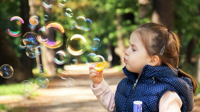 child-playing-with-bubbles-640x360.jpg