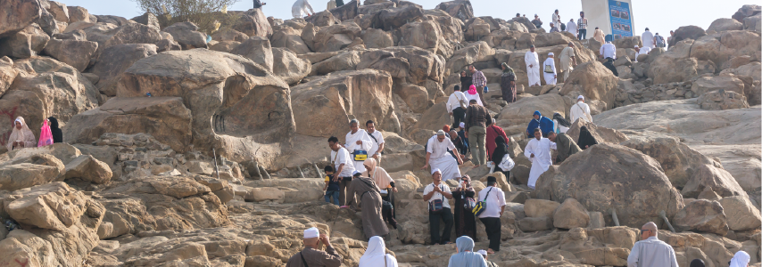 People on Mountain Arafat during october umrah 2025