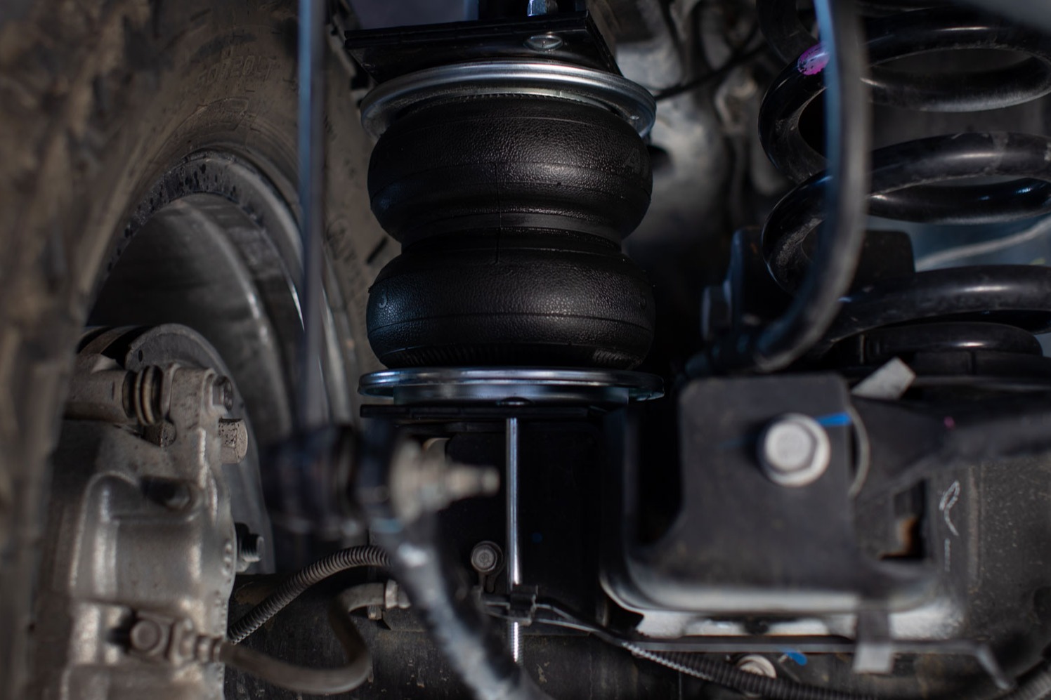 LoadLifter 5000 Air Spring Kit - 57113 | Air Lift Company
