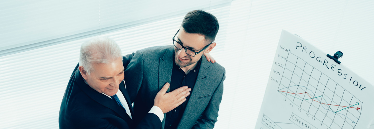 Papa e hijo en reunion