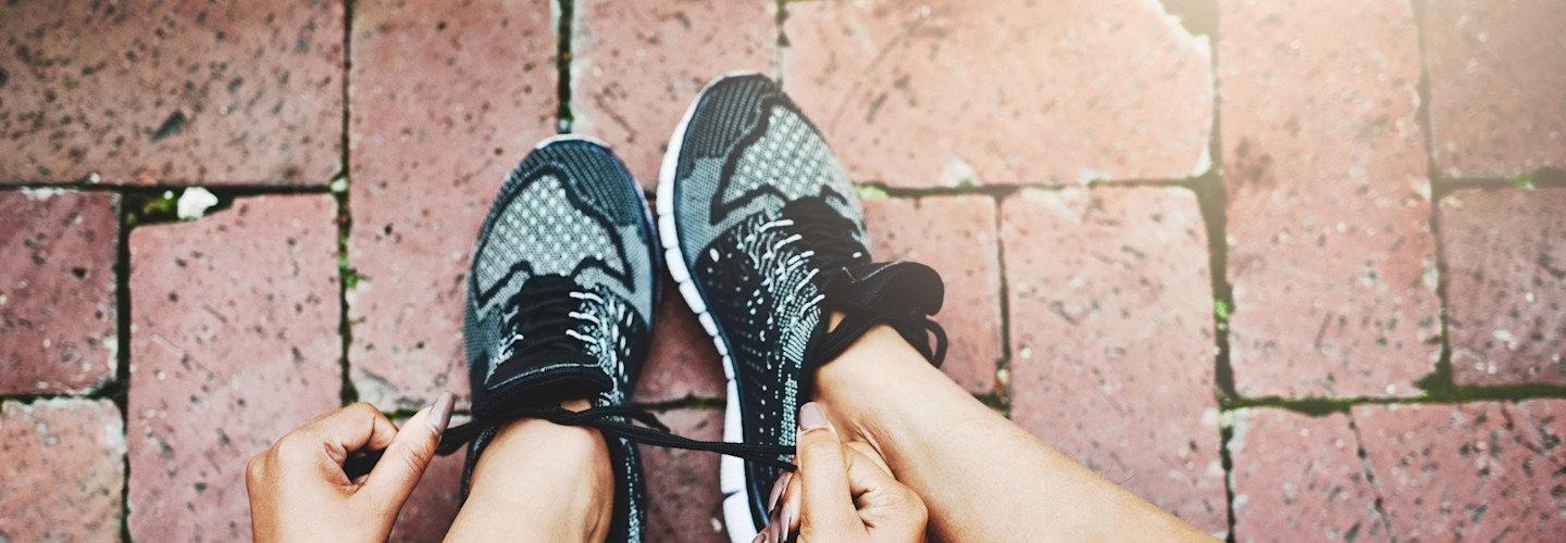 Atando cordones zapatillas