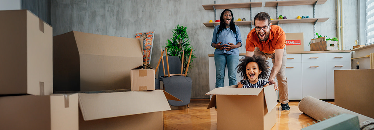 mama e hija en el jardin