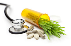 Es importante que investigues los posibles beneficios y los efectos secundarios de los suplementos herbales antes de comprarlos. Y asegúrate de hablar con tu médico, especialmente si tomas medicamentos, si tienes problemas crónicos de salud o si estás embarazada o en período de lactancia.