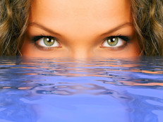 Por ese motivo, aconsejan beberla isotonizada, es decir, rebajada con agua dulce. La proporción ideal sería 3 partes de agua dulce por una de mar. Según detallan algunos investigadores, esto serviría para obtener beneficios adicionales, como limpieza de las vías respiratorias, y aumentar la absorción de nutrientes. Pero recuerda, antes de iniciar esta práctica, consúltalo con un profesional.