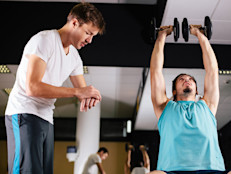 Estar todo el día en el gimnasio no garantiza que en verdad se esté pasando tiempo de calidad con avances en los entrenamientos. Esto puede llevar a desesperación, sobre exigencias, lesiones o deserción. El tiempo promedio recomendado para entrenar es de una hora.