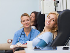 Varios estudios científicos señalan la importancia del voluntariado y la compasión para la salud psíquica. Ser solidario baja los niveles de estrés y aleja la depresión, entre otras ventajas. La donación estaría entre los más altos actos de ayuda al prójimo.