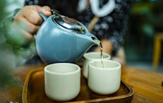 El té de Ceilán es ampliamente reconocido en todo el mundo por su calidad y sabor. Sin embargo, su uso va más allá del ámbito gastronómico, ya que posee compuestos polifenólicos, a los que se le adjudican diferentes beneficios para la salud: