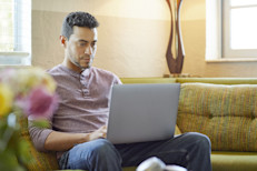 Si notas que te cuesta recordar lo que estás leyendo o escuchando, entonces ve a un sitio tranquilo, donde nadie ni nada te distraiga de esa información en la que debes concentrarte. Esto también permitirá comprender de mejor manera los datos que estés analizando.