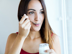 Desde muy pequeños, con el fin de evitar enfermedades, nos enseñaron a evitar los gérmenes y las bacterias. Sin embargo, algunos microorganismos pueden tener gran valor benéfico para nuestra salud. ¿Sabes qué papel pueden tener los lactobacilos y bifidobacterias en tu vida? 