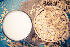 Es uno de los mejores alimentos para consumir a cualquier hora del día, gracias a que no causa reflujo, y, por si fuera poco, propicia al organismo una sensación de saciedad. Su fibra soluble puede ayudar a mantener una buena salud digestiva, ya que no solo absorbe sustancias dañinas, sino que funciona como ambiente ideal para el desarrollo de múltiples bacterias intestinales beneficiosas. 