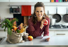 Mantén una dieta equilibrada, completa, variada y adecuada que cumpla con las recomendaciones de energía y nutrientes acorde a tu peso “ideal”. Si quieres un plan de alimentación personalizado que te permita alcanzar tu peso recomendado sigue una dieta que se adecue a tus necesidades y preferencias. 
