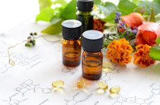 Las personas con afecciones como la hemofilia al igual que con otras afecciones de salud crónicas, seguramente han escuchado de remedios naturales, hierbas y terapias alternativas que no son parte del cuidado médico convencional y que prometen aliviarlas de forma casi milagrosa. La hemofilia no es una afección que se cure, pero sí se controla. Si estás considerando la medicina alternativa como opción de tratamiento, lee lo que sigue.