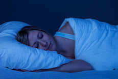 El sueño profundo es uno de los tres pilares de la buena salud, junto con una dieta equilibrada y el ejercicio regular. Las personas que no duermen lo necesario son más propensas a padecer enfermedades crónicas como hipertensión, diabetes, depresión y obesidad, señalan los Centros para el Control y la Prevención de Enfermedades (CDC).