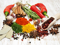 Como regla general usa un tercio de hierbas deshidratadas, en comparación de lo que usarías si fueran frescas. Por ejemplo, si una receta te indica que uses 3 cucharadas de albahaca fresca, sustituye por 1 cucharada de albahaca deshidratada o vs.