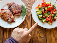 Si la idea es dejar de comer carne por una cuestión ideológica, lo mejor es hacerlo de la mano de un profesional de salud, que diseñe para tu caso una dieta con alimentos que reemplacen los nutrientes que no incorporas con la carne roja.