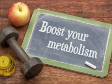 El metabolismo tiene un protagonismo indiscutido en el funcionamiento de nuestro cuerpo, ya que transforma los nutrientes de las comidas en el combustible necesario para realizar las tareas vitales. Entre éstas, suele destacarse el control del peso, aquí te contamos por qué, y qué alimentos puedes consumir para favorecer estos procesos.
