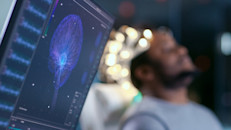 Otra opción que se puso en práctica fue un sistema de 'neurofeedback', el cual permite a los pacientes con enfermedad de Parkinson controlar voluntariamente las ondas cerebrales asociadas con los síntomas del trastorno.