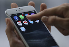 Solo ver el logo de Facebook hace que quieras meterte en a revisar tu "timeline". Los individuos están condicionados a responder de inmediato y a hacer clic automáticamente sin pensarlo, esta fue la conclusión de una investigación hecha por especialistas de Estados Unidos y Holanda.