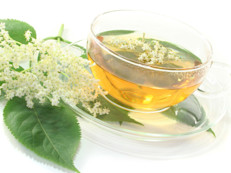 Alivia el cuerpo cortado con una infusión de flores secas de saúco, hierve bien, deja enfriar, cuela y toma enseguida. Este árbol contiene ácido salicílico, una sustancia semejante a la de las aspirinas, que ayuda a aliviar el dolor y la fiebre. Natural Standard refiere que hay evidencia científica buena sobre sus propiedades.