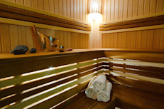 Durante miles de años, los seres humanos han estado tratando de liberar sus cuerpos de las toxinas percibidas. Los nativos americanos han usado durante mucho tiempo varias formas de limpieza y purificación rituales, como la casa de sudor tipo sauna. La sangría, los enemas y el ayuno se consideraron terapias médicas legítimas hasta principios del siglo XX, según la Harvard Medical School, en EE.UU.