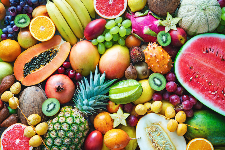 Para seguir una dieta saludable y tener una buena digestión, es fundamental consumir frutas y vegetales. Sin embargo, algunas personas ven difícil llegar a cumplir la "cuota diaria" que recomiendan los expertos. Pero, en forma de jugo o batido puede ser más fácil incorporar su poder nutritivo y obtener sus beneficios. Aquí te contamos más: