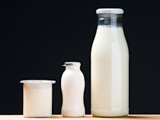 Los probióticos son bacterias vivas y levaduras que son buenos para el cuerpo y pueden incrementar la salud del sistema digestivo. Estas bacterias se hallan en productos como kombucha (té de hongos fermentado), el kimchi (verduras fermentadas), miso (soja fermentada), el yogur y el kéfir (leche fermentada), pero también en suplementos de venta libre.