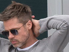 La prosopagnosia se hizo más conocida cuando se supo que Brad Pitt la sufría. “Muchas personas me odian porque creen que les falto el respeto”, aseguró el actor. Pitt explicó que durante un año decidió preguntarles a las personas de dónde se conocían, pero eso solo empeoró las cosas, pues creían que era un acto de vanidad “Es un misterio para mí, simplemente no puedo recordar un rostro”, afirmó.