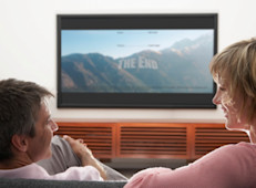 En el estudio de la Fundación Nacional del sueño, el 95% de los encuestados reconoció que usa algún tipo de aparato electrónico como televisor, computadora, videojuegos o teléfono celular unas pocas noches a la semana antes de la hora antes de dormir. El 60% dijo que casi todos los días lo hacen. 