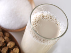 Su consumo beneficia los tratamientos para la enfermedad cardíaca por bloqueo arterial, coágulos de sangre y acumulación de plaquetas y aumenta el flujo de sangre a través de la arteria coronaria. La horchata es una excelente fuente de este nutriente porque las nueces de tigre son ricas en arginina. 
