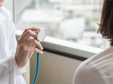 Para evaluar mejor tus riesgos, visita a tu médico. Juntos pueden crear un plan para minimizar esos riesgos y encontrar formas de preservar la salud de tu corazón.