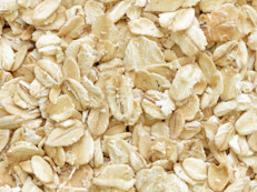 Es rica en proteínas, grasas y un gran número de vitaminas, y minerales. Es el cereal con mayor proporción de grasa vegetal, un 65% de grasas no saturadas y un 35% de ácido linoleico. También contiene hidratos de carbono de fácil absorción, además de sodio, potasio, calcio, fósforo, magnesio, hierro, cobre, cinc, vitaminas B1, B2, B3, B6 y E y, una buena cantidad de fibra.