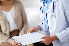 Cuando no somos conscientes o capaces de controlar lo que comemos, podemos correr el riesgo de sufrir sobrepeso u obesidad. Estas condiciones favorecen el incremento de los niveles de colesterol y presión arterial, el riesgo de diabetes, ciertos tipos de cáncer y problemas cardíacos, respiratorios y óseos.