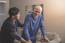 En la actualidad, más de 10 millones de personas lo padecen a nivel mundial, y se calcula que para 2020, un millón vivirían con esta enfermedad sólo en EE.UU. Si bien la incidencia del Parkinson aumenta con la edad, aproximadamente un 4% de las personas con esta enfermedad fueron diagnosticadas antes de los 50 años. Asimismo, los hombres tienen 1.5 veces más de probabilidades de verse afectados que las mujeres. 