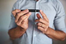 En más de una ocasión se asoció el consumo de una sustancia llamada antocianina con un menor riesgo de diabetes tipo 2. Este compuesto puede hallarse en las peras rojas. Además, la fibra de esta fruta ralentiza la digestión, lo que ayuda al cuerpo a absorber mejor los nutrientes y regular los niveles de azúcar en sangre.