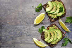 Agregar un aguacate en el almuerzo representa una disminución significativa en el deseo de comer de un 40% durante un período de 3 horas, y de un 28% durante un período de 5 horas después de la comida, en comparación con el hambre que se siente después de una comida regular sin aguacate. 